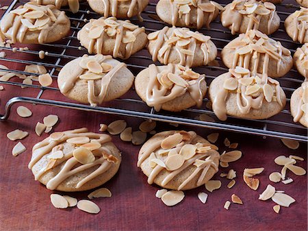 simsearch:824-07586268,k - Cinnamon almond cookies Stock Photo - Rights-Managed, Code: 824-07586363