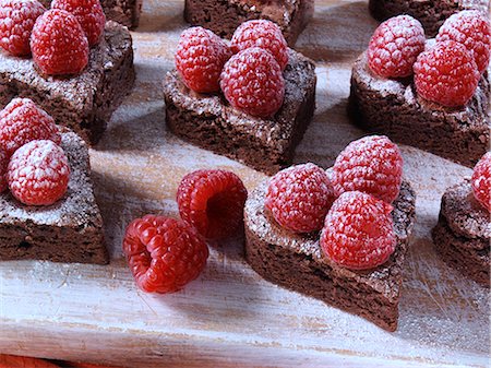 Valentines Day brownies Stock Photo - Rights-Managed, Code: 824-07586371