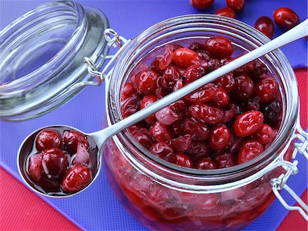essig - Cranberry shallot chutney in a kilner jar Photographie de stock - Rights-Managed, Code: 824-07586383