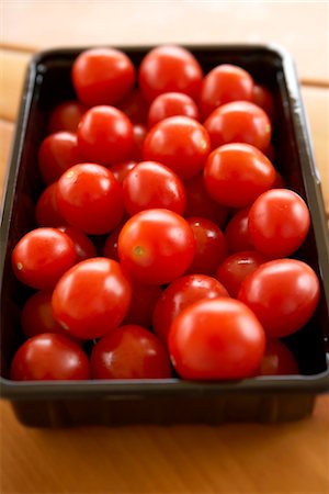 simsearch:824-02888188,k - Cherry Tomatoes Stock Photo - Rights-Managed, Code: 824-02888211