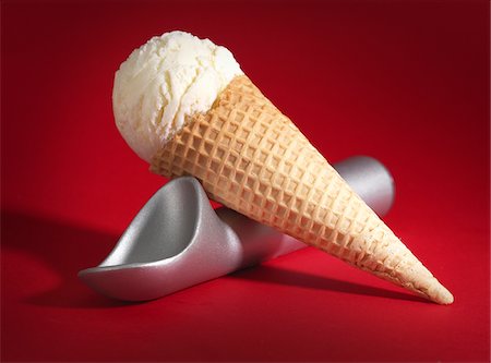 foodanddrinkphotos - Vanilla Ice cream cone Stock Photo - Rights-Managed, Code: 824-03722427