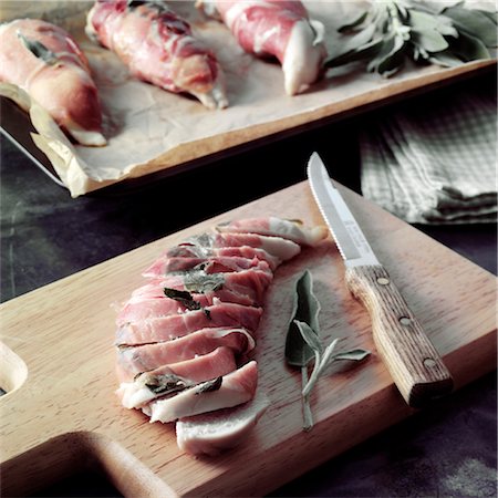 simsearch:824-02888179,k - Parma ham wrapped Chicken with sage leaves Foto de stock - Con derechos protegidos, Código: 824-03744609