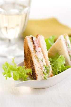 simsearch:652-03802810,k - Gambas et York jambon mini sandwich Photographie de stock - Rights-Managed, Code: 825-05814240