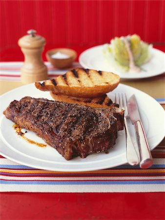 simsearch:825-07522911,k - Steak grillé mariné aux fines herbes Photographie de stock - Rights-Managed, Code: 825-05814520