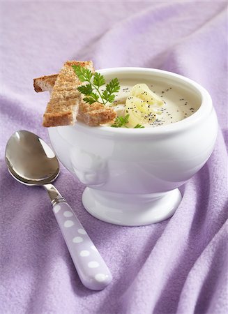 simsearch:825-07077825,k - Cream of onion soup Stock Photo - Rights-Managed, Code: 825-05814717