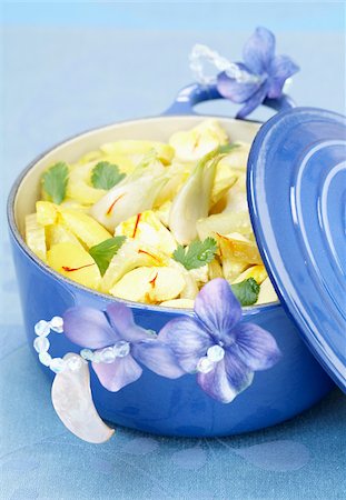 fenouil - Cocotte de poulet et fenouil Photographie de stock - Rights-Managed, Code: 825-05814732