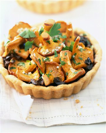 Chanterelle tartlet Stock Photo - Rights-Managed, Code: 825-05815304