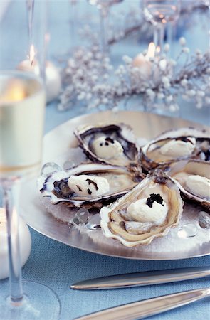 Oysters with foie gras-flavored  whipped cream Foto de stock - Con derechos protegidos, Código: 825-05815364