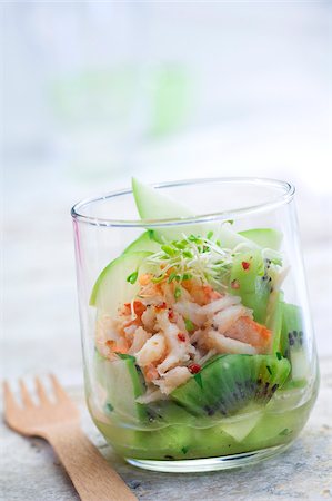 Granny smith apple,kiwi and crab salad Foto de stock - Con derechos protegidos, Código: 825-05815530