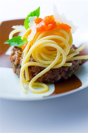 Boulettes de viande aux spaghettis et sauce tomate Photographie de stock - Rights-Managed, Code: 825-05815617