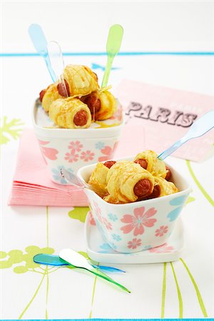 Mini sausage rolls Stock Photo - Rights-Managed, Code: 825-05815716