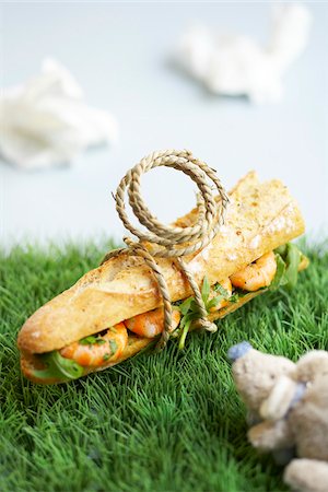 simsearch:825-06047973,k - Garnelen und Rucola Baguette-sandwich Stockbilder - Lizenzpflichtiges, Bildnummer: 825-05815737