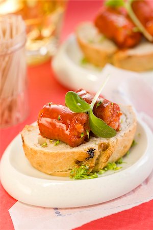 simsearch:825-05814216,k - Chorizos au vin blanc sur une tranche de pain Photographie de stock - Rights-Managed, Code: 825-05815875