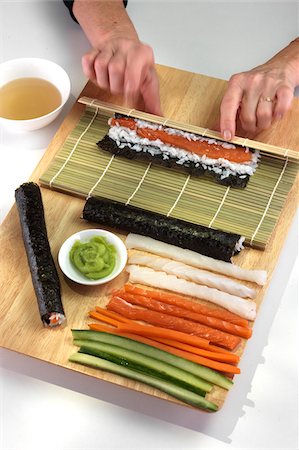 seaweed dish - Rolling the maki with the mat Stock Photo - Rights-Managed, Code: 825-05815894