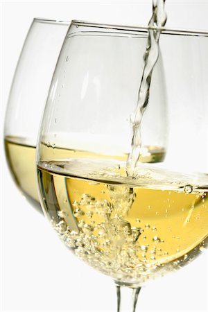 pie (copa) - Pouring a glass of white wine Foto de stock - Con derechos protegidos, Código: 825-05815898
