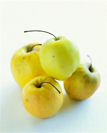 simsearch:825-05985799,k - Golden delicious apples Stock Photo - Rights-Managed, Code: 825-05816018