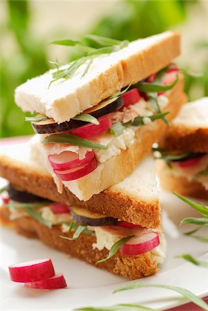simsearch:825-02306862,k - chicken, radish and fig sandwich Fotografie stock - Rights-Managed, Codice: 825-05811120