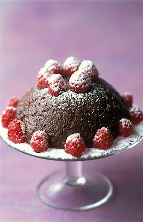 simsearch:825-02307900,k - Chocolate and raspberry Marquise Stock Photo - Rights-Managed, Code: 825-05811591
