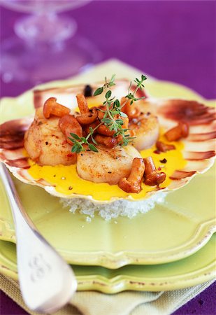 simsearch:825-06047205,k - Roast scallops with curry cream,chanterelles and thyme Foto de stock - Con derechos protegidos, Código: 825-05811690