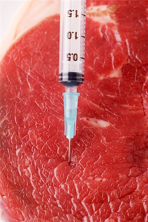 simsearch:825-05989844,k - Raw meat with hormone jab Foto de stock - Con derechos protegidos, Código: 825-05811739