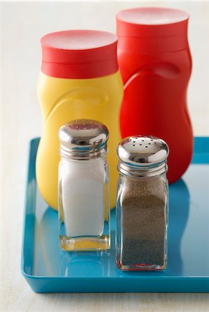 simsearch:825-06049225,k - salt,pepper,tomato ketchup and mustard Foto de stock - Con derechos protegidos, Código: 825-05811775