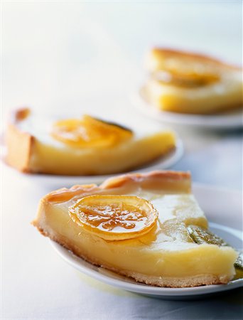 simsearch:652-03801833,k - Lemon curd tart Foto de stock - Con derechos protegidos, Código: 825-05811853