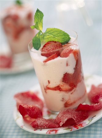 simsearch:825-06816946,k - Verrine of strawberries and Fromage Blanc Stock Photo - Rights-Managed, Code: 825-05811963