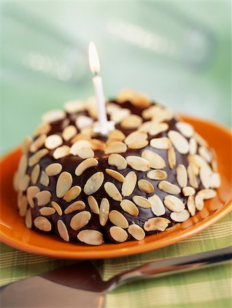 simsearch:825-05836005,k - Birthday cake Stock Photo - Rights-Managed, Code: 825-05811970