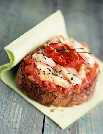 simsearch:825-05814216,k - Tomate, chorizo et déchiqueté Lotte fondue sandwichs Photographie de stock - Rights-Managed, Code: 825-05812006