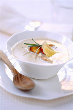simsearch:652-03801455,k - Cream of cauliflower with apple Foto de stock - Con derechos protegidos, Código: 825-05812046