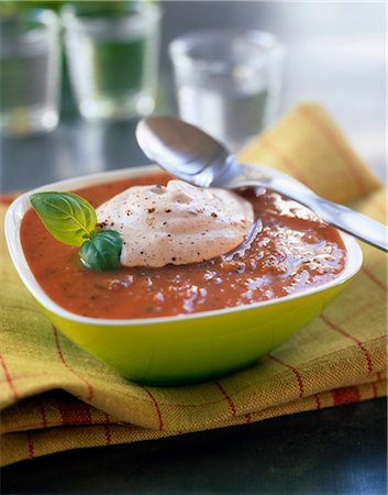 simsearch:825-02307790,k - Soupe de tomate épicée à la crème Photographie de stock - Rights-Managed, Code: 825-05812240