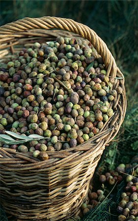 simsearch:825-03626863,k - Basket of green olives Stock Photo - Rights-Managed, Code: 825-05812305