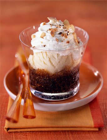 simsearch:652-05807088,k - Vanilla ice cream on coffee sherbet ice Foto de stock - Con derechos protegidos, Código: 825-05812336