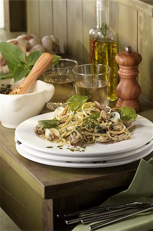 Linguine with carpet-shell clams Stock Photo - Rights-Managed, Code: 825-05812405