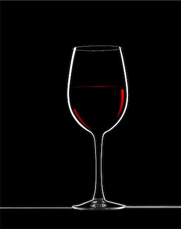 simsearch:825-05986624,k - Verre de vin rouge sur un fond noir Photographie de stock - Rights-Managed, Code: 825-05812562