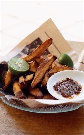simsearch:825-05812965,k - Sweet potato chips with lime and hot peppers Foto de stock - Direito Controlado, Número: 825-05812621