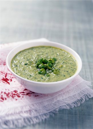 Cream of peas with mint Stock Photo - Rights-Managed, Code: 825-05812776
