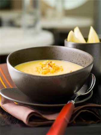 Orange lentil soup with lemon and saffron Foto de stock - Con derechos protegidos, Código: 825-05812936