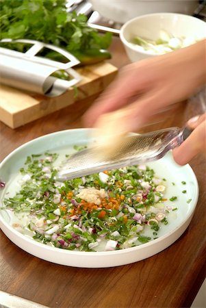 simsearch:825-05811398,k - Preparing a Thai-style marinade Foto de stock - Direito Controlado, Número: 825-05813014