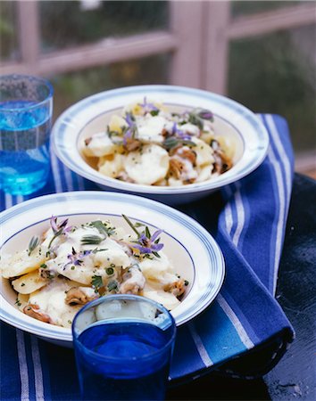 simsearch:825-03629500,k - Warm potato and mussels with cream salad Stock Photo - Rights-Managed, Code: 825-05813029