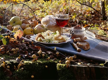 Autumn picnic Foto de stock - Con derechos protegidos, Código: 825-05813032