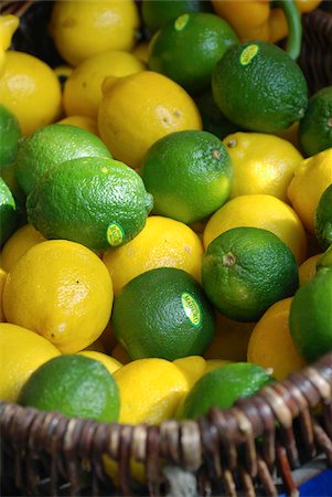 simsearch:652-05807030,k - Basket of limes and lemons Foto de stock - Con derechos protegidos, Código: 825-05813084