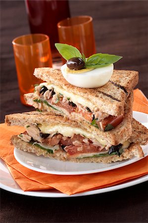 sándwich club - Tuna toasted sandwich Foto de stock - Con derechos protegidos, Código: 825-05813089