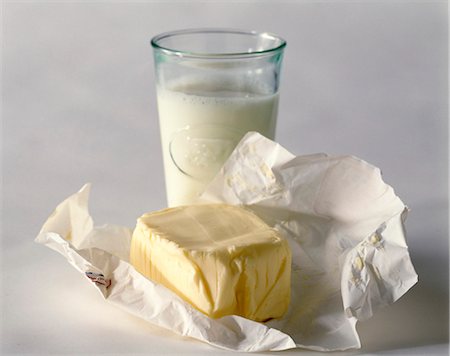 produit laitier - Paquet de beurre et un verre de lait Photographie de stock - Rights-Managed, Code: 825-05813134