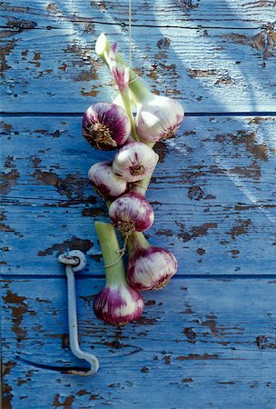 String of garlic hanging on a door Stock Photo - Rights-Managed, Code: 825-05813577