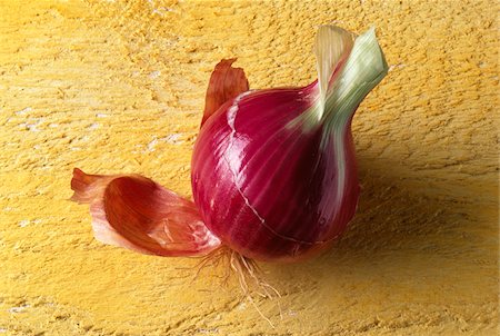 Red onion Stock Photo - Rights-Managed, Code: 825-05813580