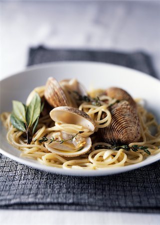 simsearch:825-06816265,k - Spaghetti Alla vongole Stockbilder - Lizenzpflichtiges, Bildnummer: 825-05813988