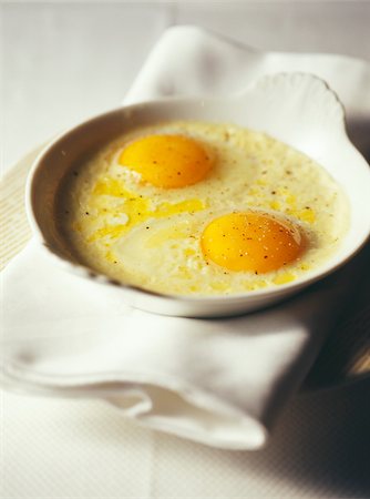 fried egg and pepper - Bressane coddled eggs Stock Photo - Rights-Managed, Code: 825-05835616