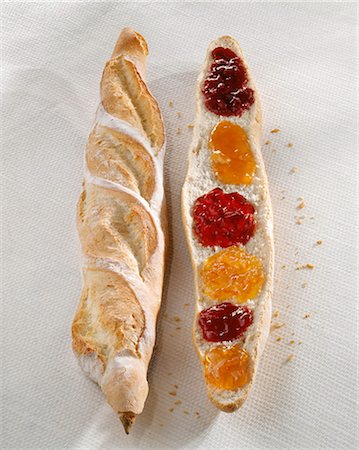 simsearch:825-07078163,k - Bread with assorted jams Foto de stock - Con derechos protegidos, Código: 825-05835610