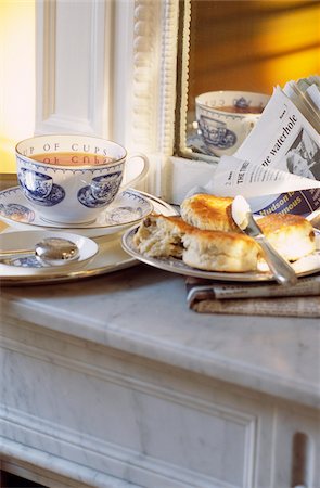 simsearch:825-05989039,k - Tasse de thé et scones Photographie de stock - Rights-Managed, Code: 825-05835854